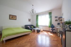 Apartments with WiFi Zagreb - 15509 
