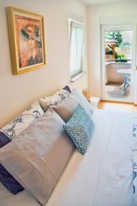 Family friendly apartments with a swimming pool Vinkuran, Pula - 15736