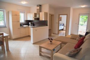 Family friendly apartments with a swimming pool Vinkuran, Pula - 15736