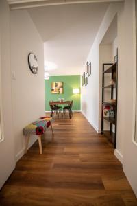 Appartements KASA TARDY - Spacieux, lumineux & Cosy - Machine a laver - TV & WIFI : photos des chambres