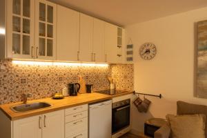 Melos Place - Cozy apartment with a sunny terrace.