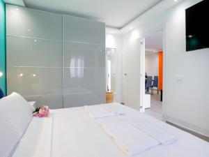 CONYPRA Modern and Renovated with Terrace WIFI