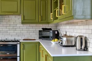 Finest Retreats - Luxury Converted Chapel with Hot Tub & Games Room