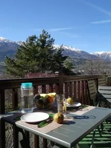 EMBRUN Superbe appartement classé 3 étoiles tout équipé avec vue sur montagnes - 巴拉迪亚