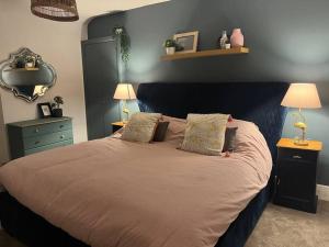 Lobster Cottage - Stylish 3 Bedroom Cottage in heart of Tenby Town, Pembrokeshire