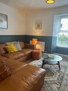 Lobster Cottage - Stylish 3 Bedroom Cottage in heart of Tenby Town, Pembrokeshire