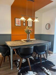 Lobster Cottage - Stylish 3 Bedroom Cottage in heart of Tenby Town, Pembrokeshire