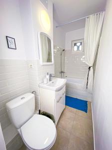 Central and Modern Apartment with Free Parking