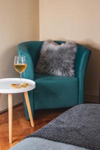 Central and Modern Apartment with Free Parking