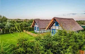 2 Bedroom Beautiful Home In Mscice - Mścice