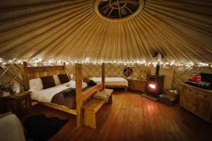 Secret Cloud House Holidays Luxury Yurts with Hot Tubs - Cauldon