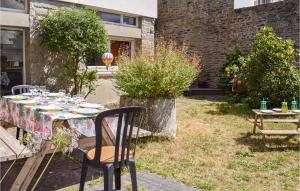 Maisons de vacances 5 Bedroom Cozy Home In Lezardrieux : photos des chambres