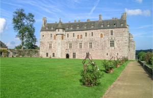 Maisons de vacances 5 Bedroom Cozy Home In Lezardrieux : photos des chambres