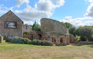 Maisons de vacances Amazing home in Lezardrieux with 5 Bedrooms : photos des chambres