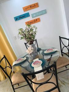 Romantic Studio wJacuzzi 15 min Airport