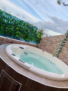 Romantic Studio wJacuzzi 15 min Airport