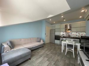 X SUITE APART