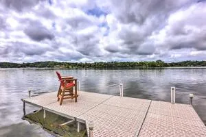 Cascade Lakefront Home Boat Dock, Fire Pit! - Random Lake