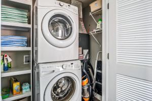 Southern Comfort - Beautiful Private Beachfront Home!