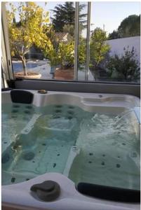 Maisons de vacances Gite chaleureux pour deux avec jacuzzi ou piscine selon dates : Maison 1 Chambre