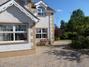 伊登罗住宿加早餐旅馆 - 邓吉文