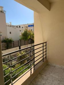 The Perfect Flat, Lac 2, Tunis