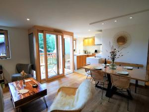 Appartement lumineux avec terrasse, proche pistes et commodités, Les Gets - FR-1-598-93