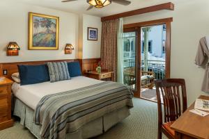 Queen Room with Balcony room in The Avalon Hotel in Catalina Island