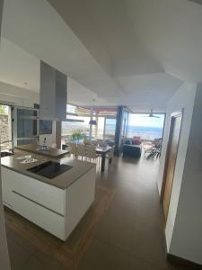 Villa Mirador los Corales Heated pool opcional