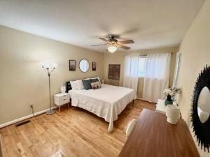 *Comfortable Townhome * King Beds * Long Term* - 2hvězdičkové hotely ve městě Cary