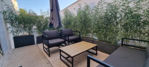 Appartements Nouveau en hyper centre! Netflix - Amazon Prime - Terrasse - Le Nature Zen : photos des chambres