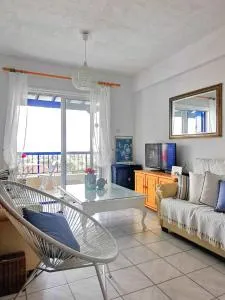 Monicas Amazing Sea view and Pool-view Apt - Lempa