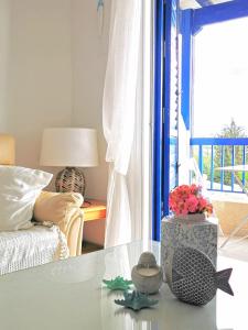 Monicas Amazing Sea view and Pool-view Apt