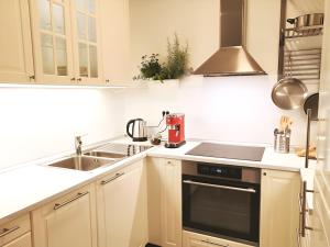 Izzy - 5 min walk from the main square