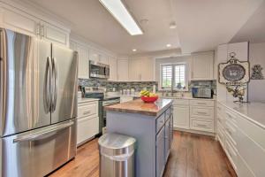 Hot Tub, Dock! Waterfront Lake Ozark Home!