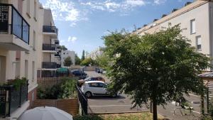 Appartements Parking rue Gratuit, Tout equipe, Bien neuf, Balcon prive, Matelas Bultex, 8mn a pied RER C Paris - Dourdan, Centre Hospitalier et Centre Ville a pied, 1er etage : photos des chambres