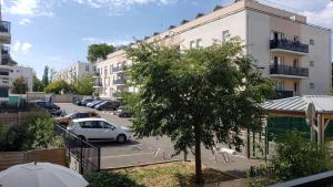 Appartements Parking rue Gratuit, Tout equipe, Bien neuf, Balcon prive, Matelas Bultex, 8mn a pied RER C Paris - Dourdan, Centre Hospitalier et Centre Ville a pied, 1er etage : photos des chambres