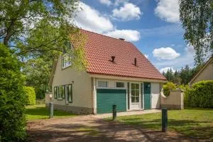 Bungalow - 6 Personen gelegen in de nabije omgeving van Avonturenpark Hellendoorn en de prachtige Sallandse Heuvelrug en Eelerberg - هيليندورن