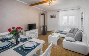 Amazing Home In Erzisce With Jacuzzi