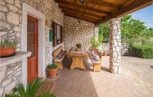 Amazing Home In Erzisce With Jacuzzi