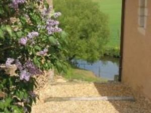 Charmante maison paysanne rénovée avec grand terrain, proche de la rivière et du village médiéval - FR-1-410-162