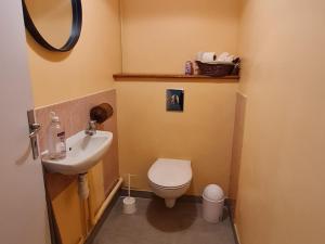 Charme et authenticité : Gîte 6 pers, rénové, jardin, proche commerces et randonnées - FR-1-585-86