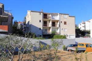 Apartments with a parking space Podstrana, Split - 17054