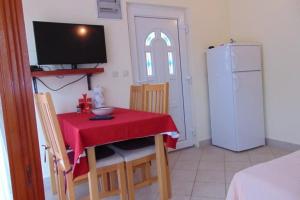 Apartments by the sea Cove Donja Kruscica - Donja Krusica, Solta - 17064