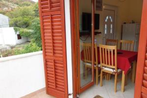 Apartments by the sea Cove Donja Kruscica - Donja Krusica, Solta - 17064