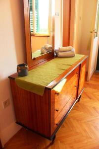 Apartments with a parking space Murter - 17059