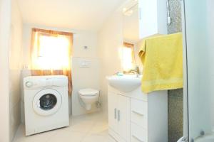 Apartments with WiFi Split - 17172