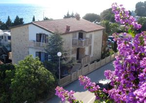 Apartments by the sea Zivogosce - Mala Duba, Makarska - 17077