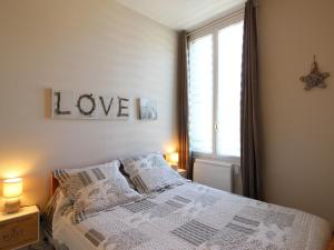 Appartement T3 proche centre La Bourboule avec terrasse - FR-1-608-236