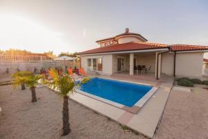 Family friendly house with a swimming pool Vrh, Krk - 17081